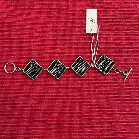 NWT pamelalynn & company black and silver color diamond shape link bracelet - Picture 3 of 6